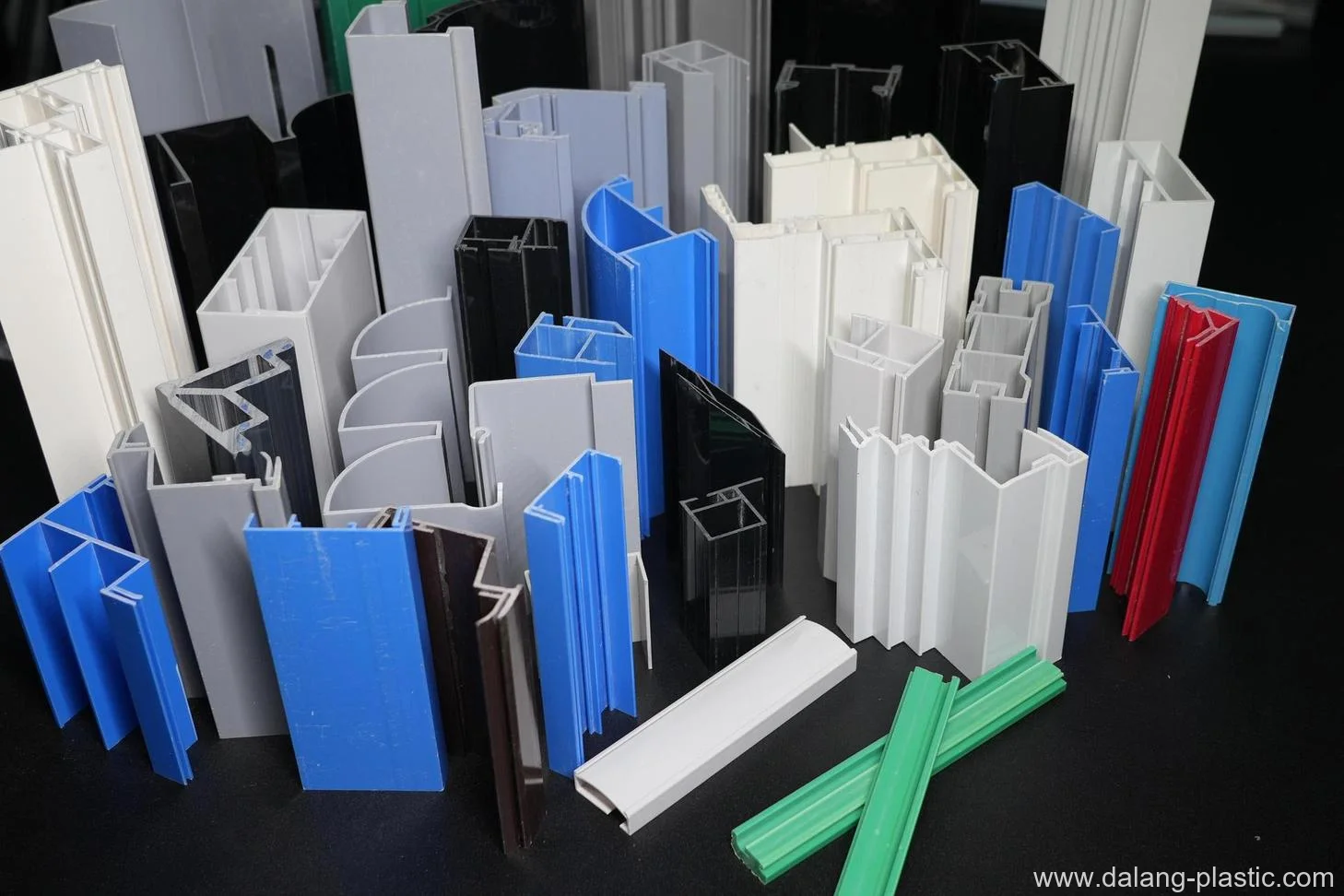 How much does a custom injection mold cost?